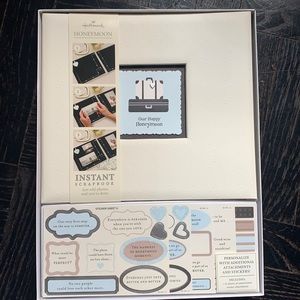 Hallmark - Honeymoon Scrapbook